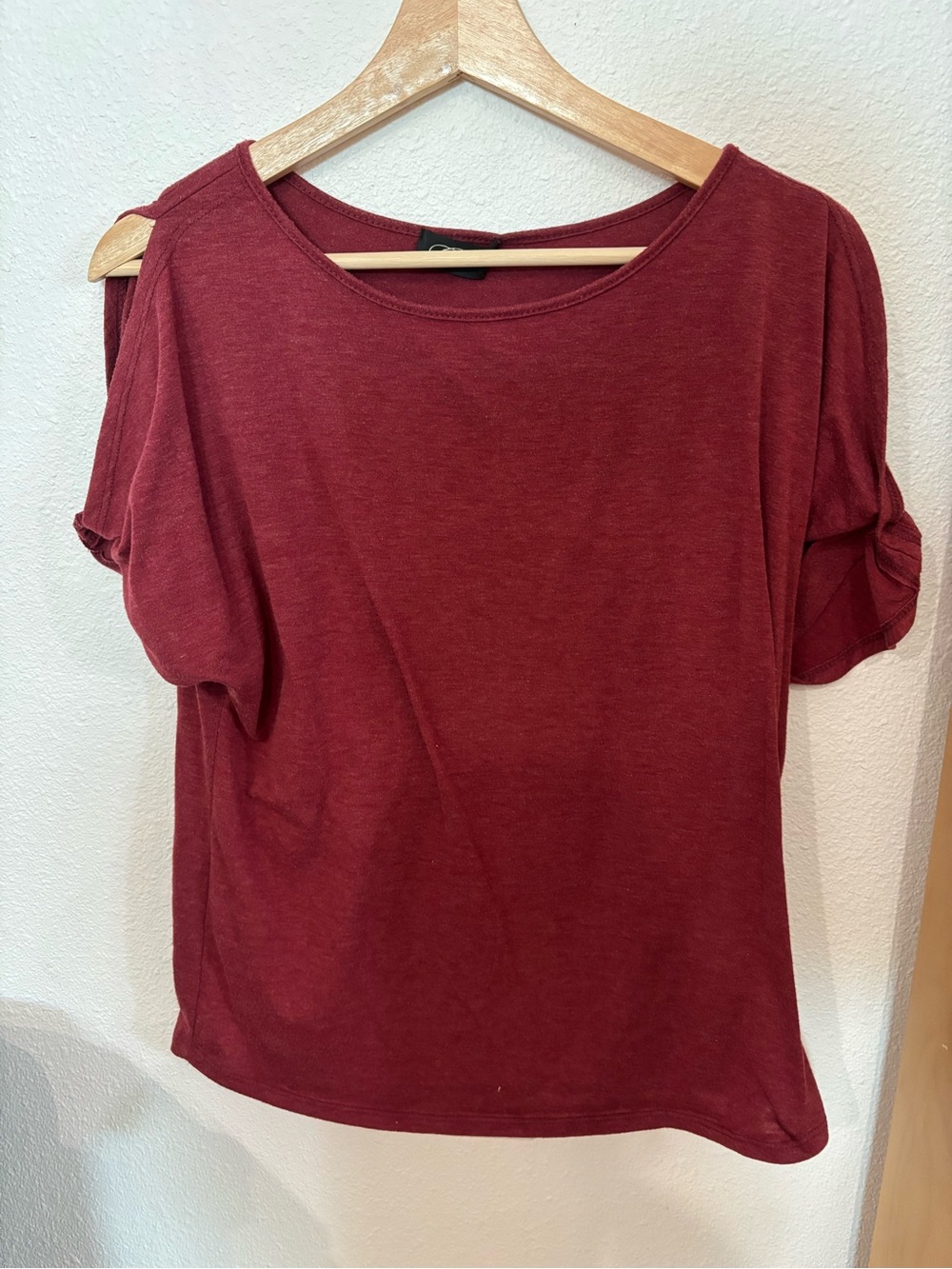 Relaxed Scoop Neck Short Sleeve Top in Burgundy